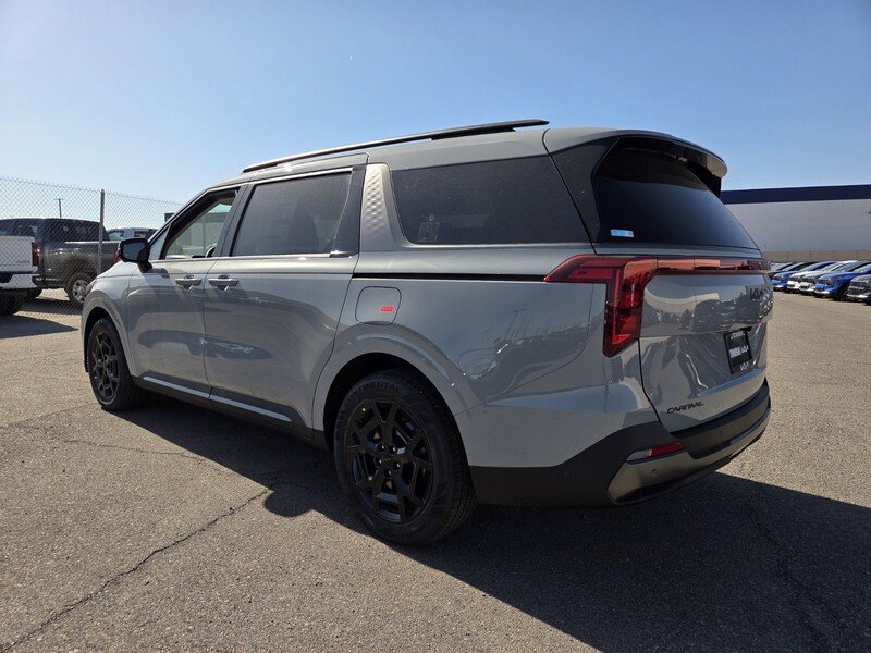 New 2026 Kia Carnival SX w/ SX Dark Edition Package FWD image 4