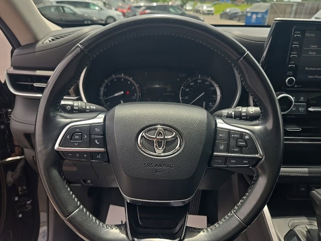 Used 2021 Toyota Highlander XLE AWD/4WD image 15