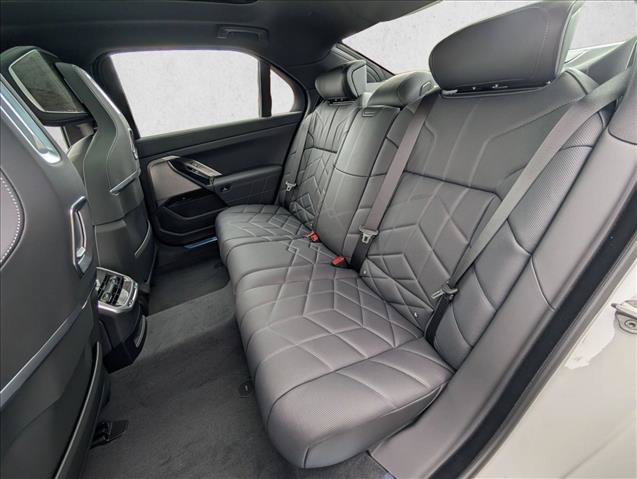 New 2026 BMW i7 M70 w/ Executive Package AWD/4WD image 18