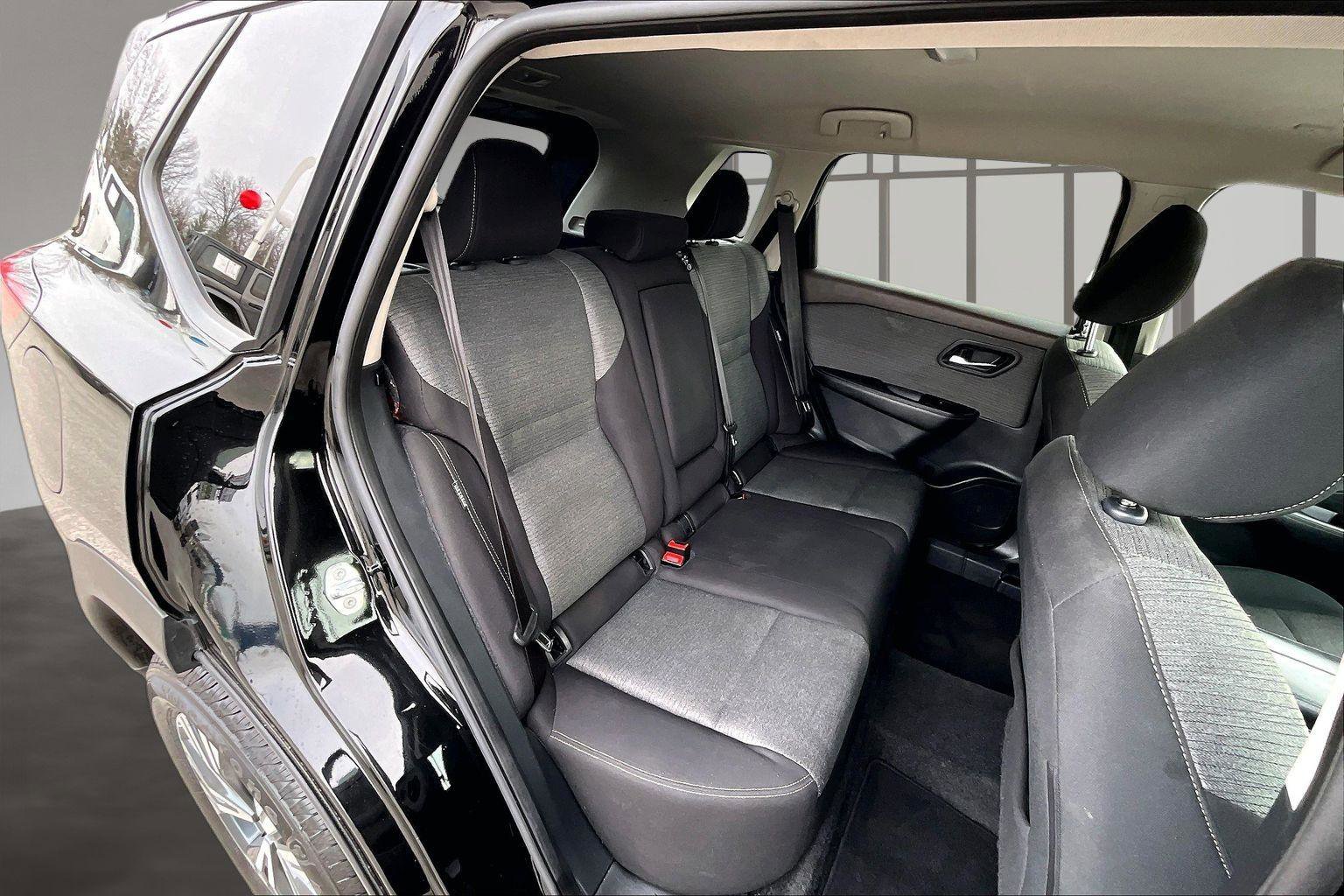 Used 2023 Nissan Rogue SV image 28