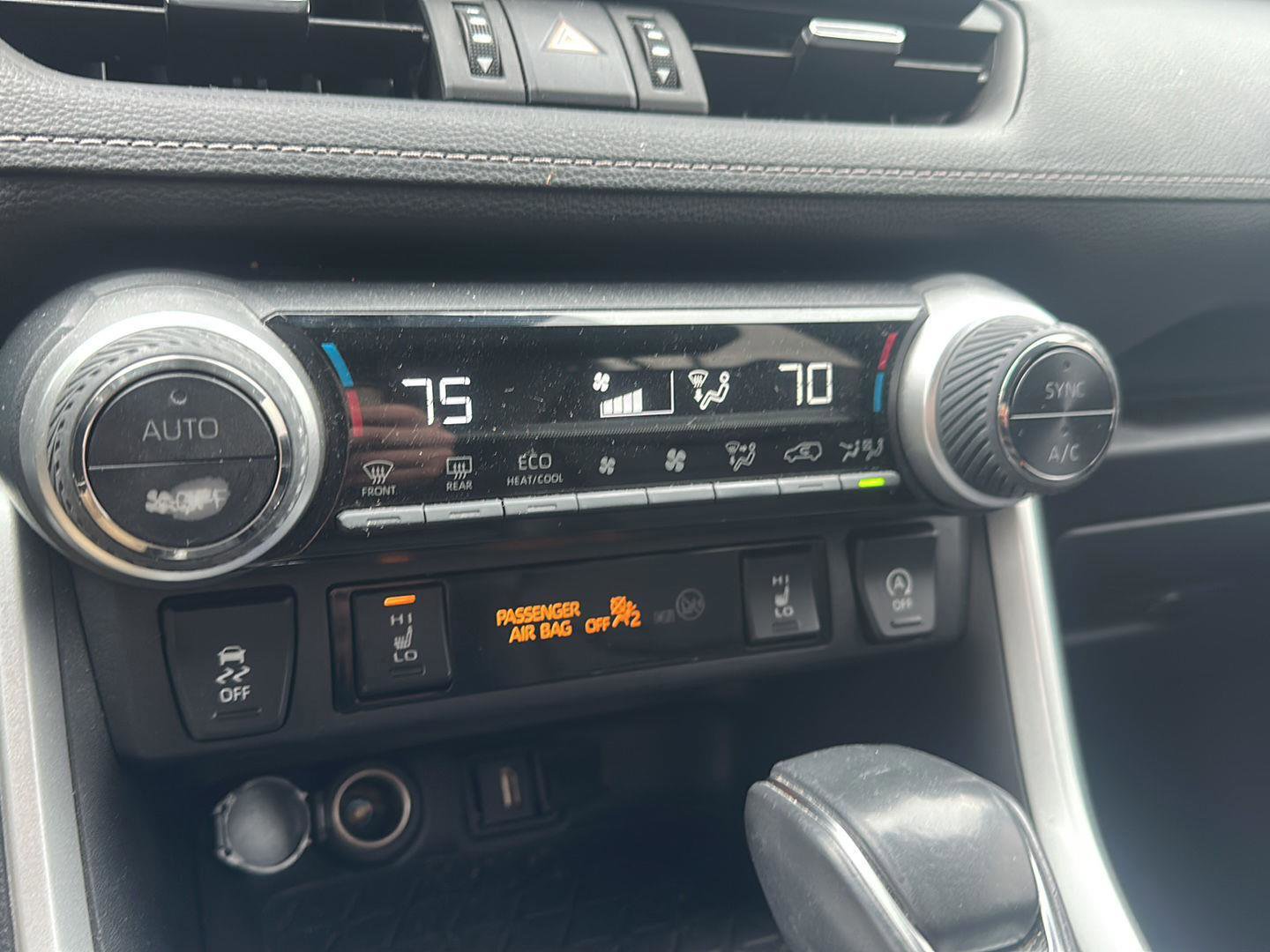 Used 2022 Toyota RAV4 XLE Premium image 19