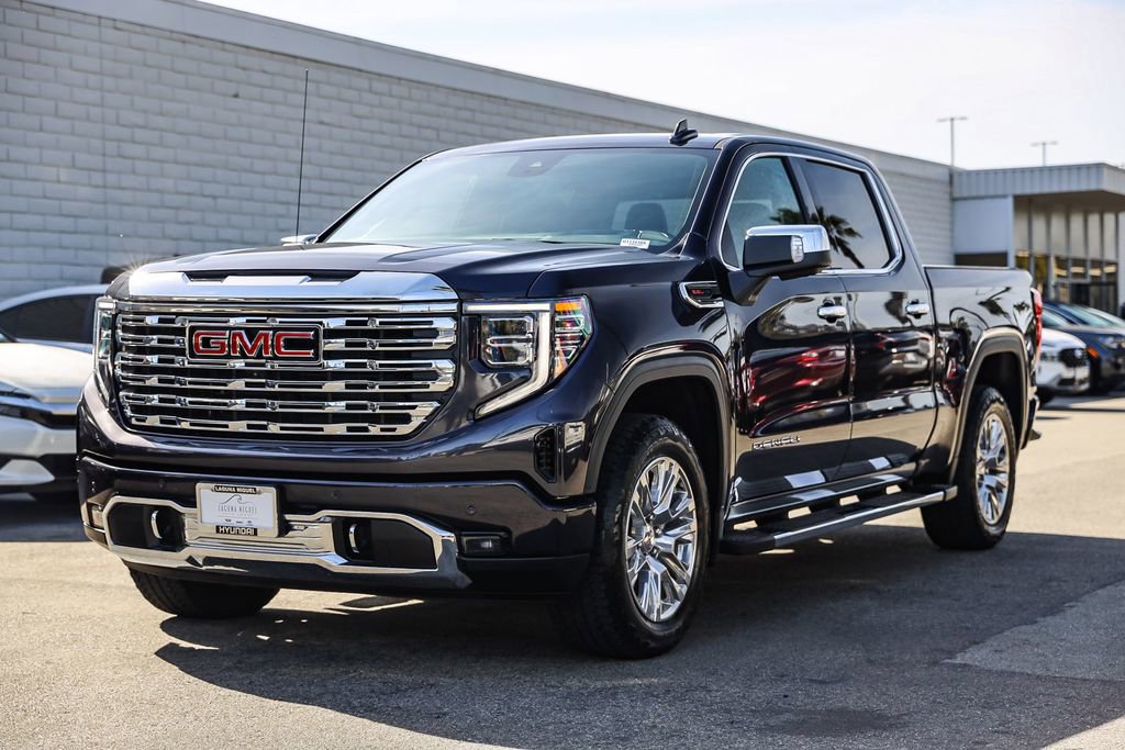 Used 2024 GMC Sierra 1500 Denali w/ Technology Package AWD/4WD image 3