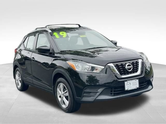 Used 2019 Nissan Kicks S w/ Exterior Package FWD image 3