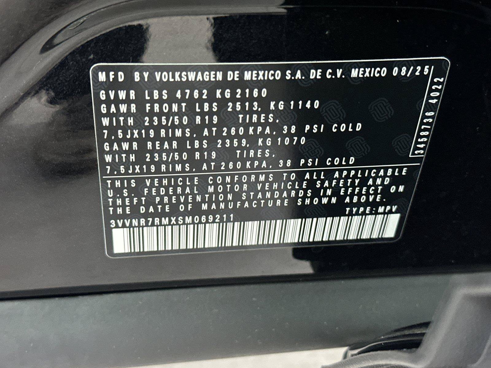 Used 2025 Volkswagen Tiguan SE w/ Panoramic Sunroof Package FWD image 26
