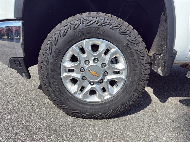 Used 2025 Chevrolet Silverado 2500 LT AWD/4WD image 9