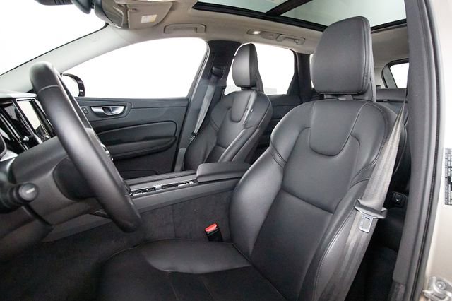 Certified 2025 Volvo XC60 B5 Core image 21