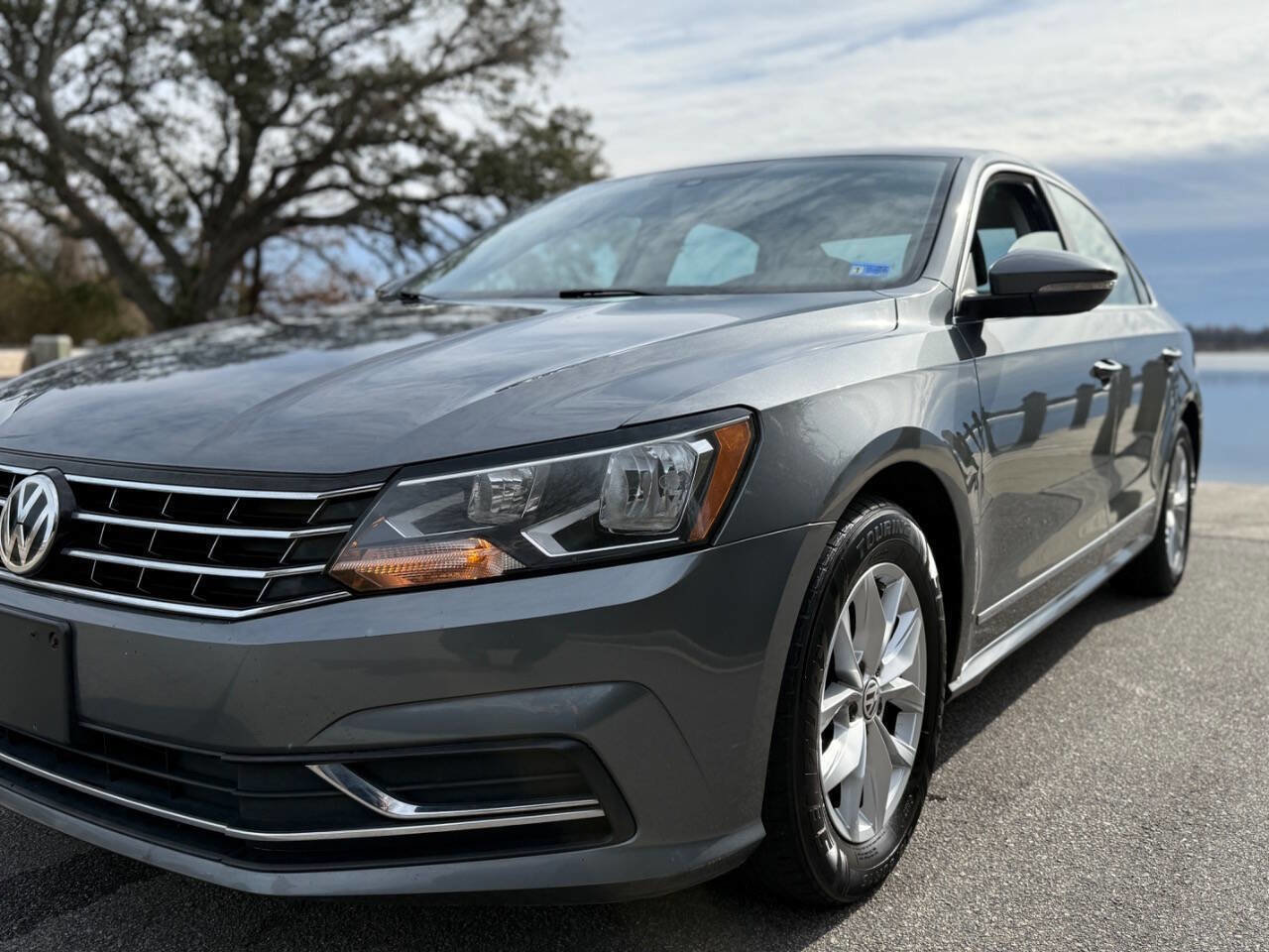 Used 2017 Volkswagen Passat 1.8T S image 4