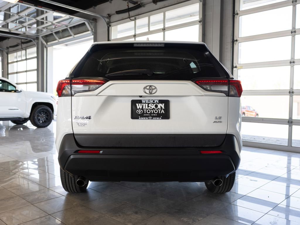 Used 2024 Toyota RAV4 LE AWD/4WD image 4