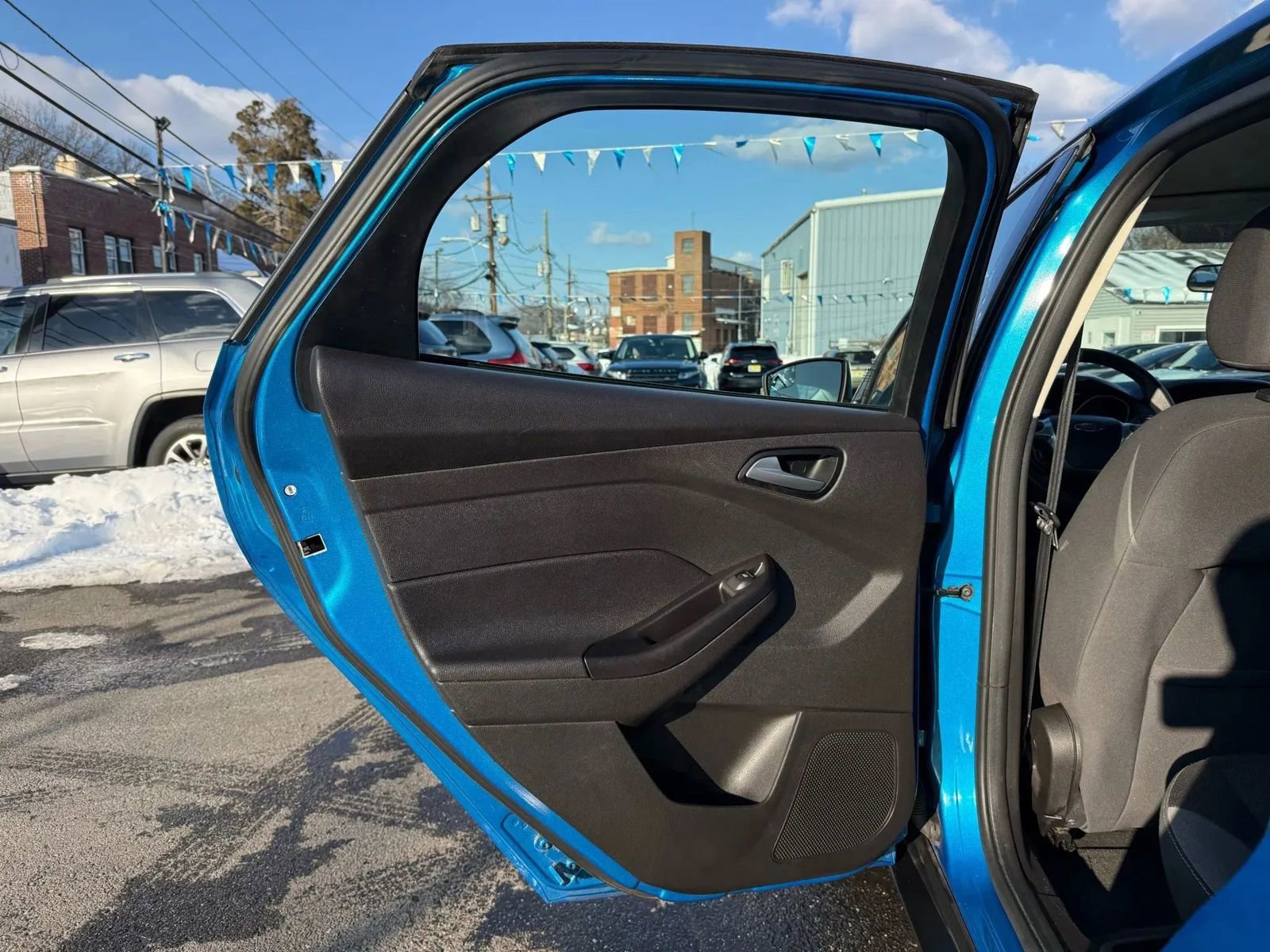 Used 2013 Ford Focus SE w/ SE Winter Pkg image 31