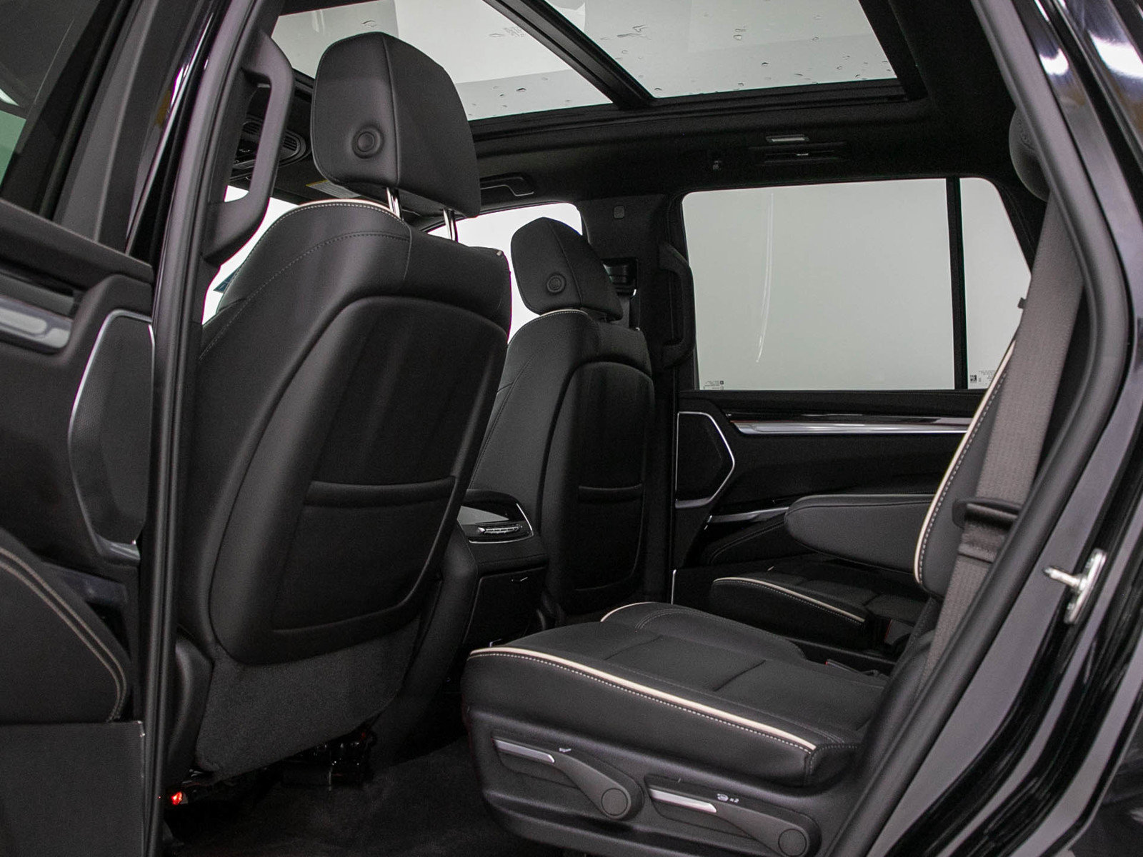 Used 2025 Cadillac Escalade Sport w/ Touring Package AWD/4WD image 22