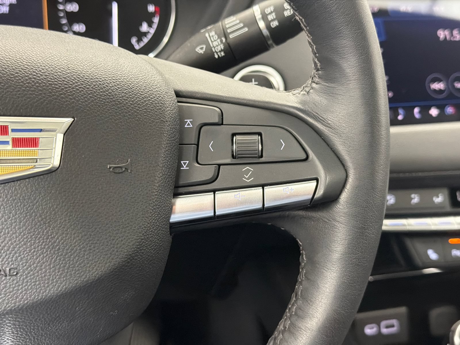 Used 2022 Cadillac XT4 Luxury w/ Cold Weather Package AWD/4WD image 21