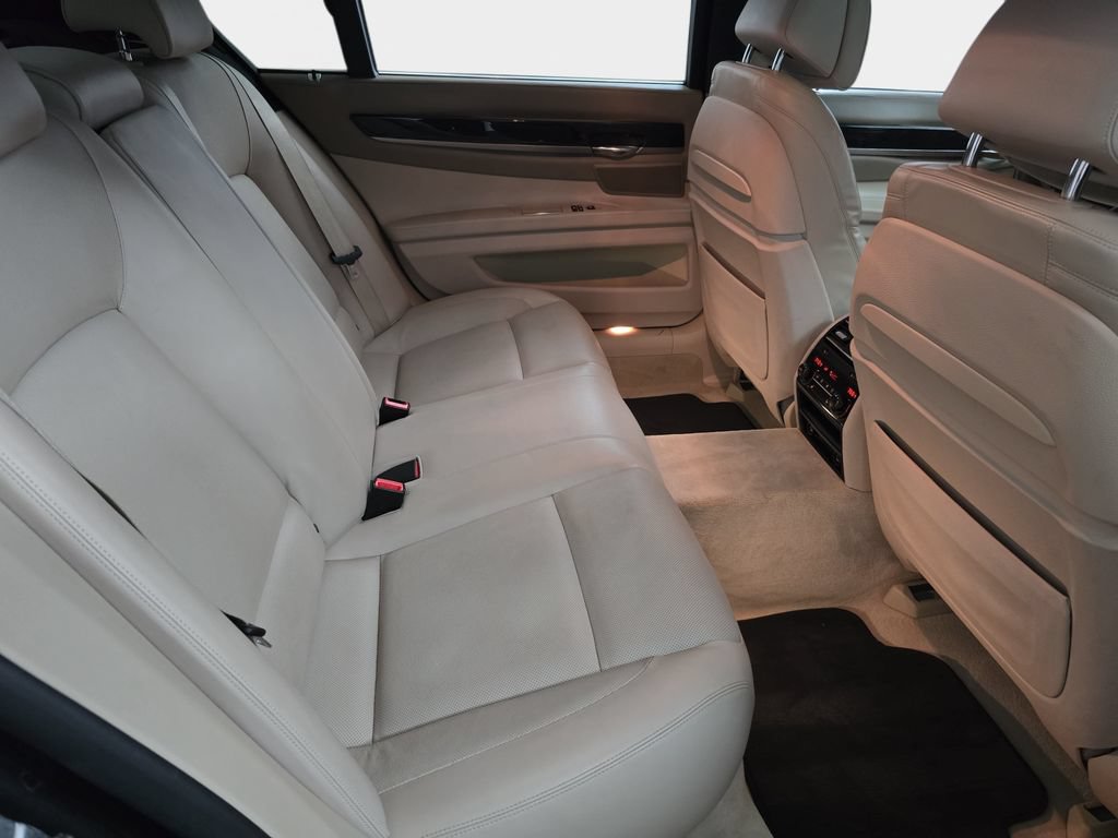 Used 2014 BMW 750Li xDrive AWD/4WD image 13