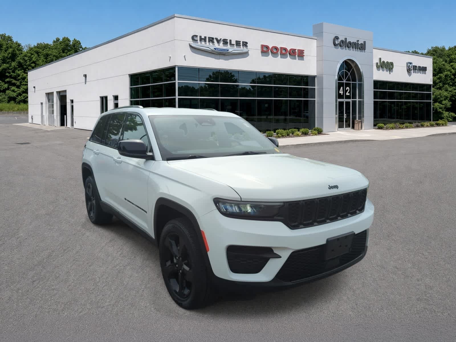 Used 2023 Jeep Grand Cherokee Altitude AWD/4WD image 8