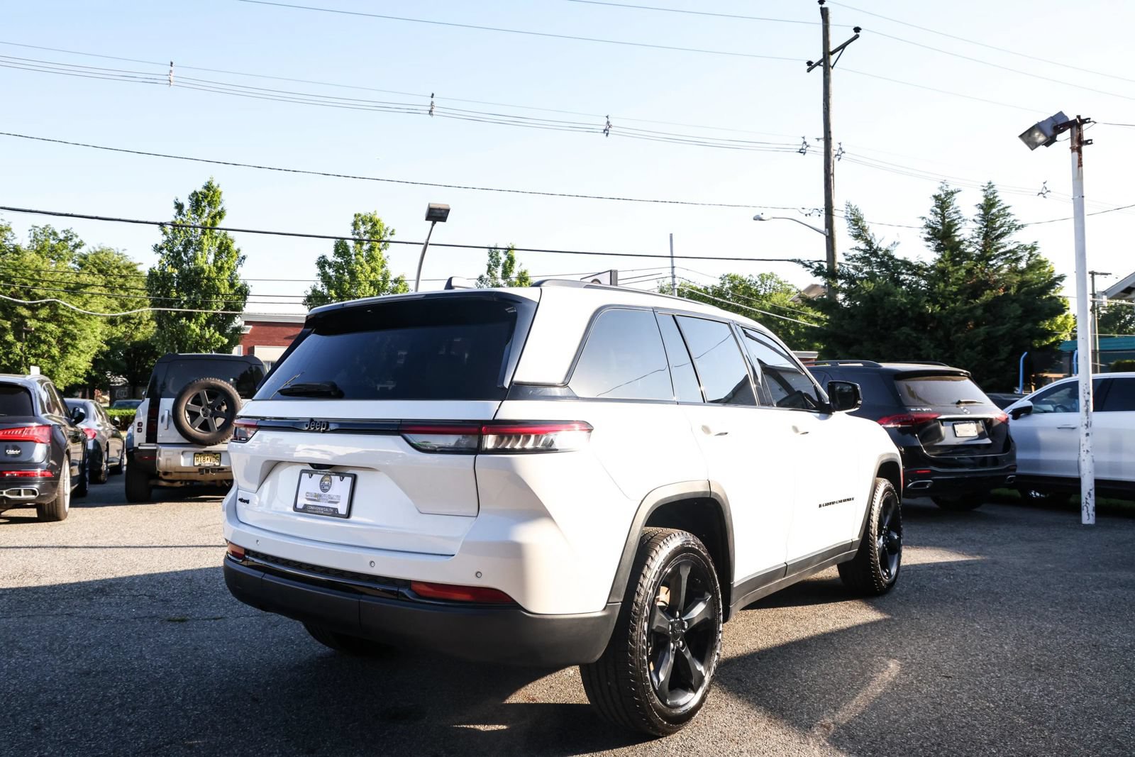 Used 2023 Jeep Grand Cherokee Altitude AWD/4WD image 6