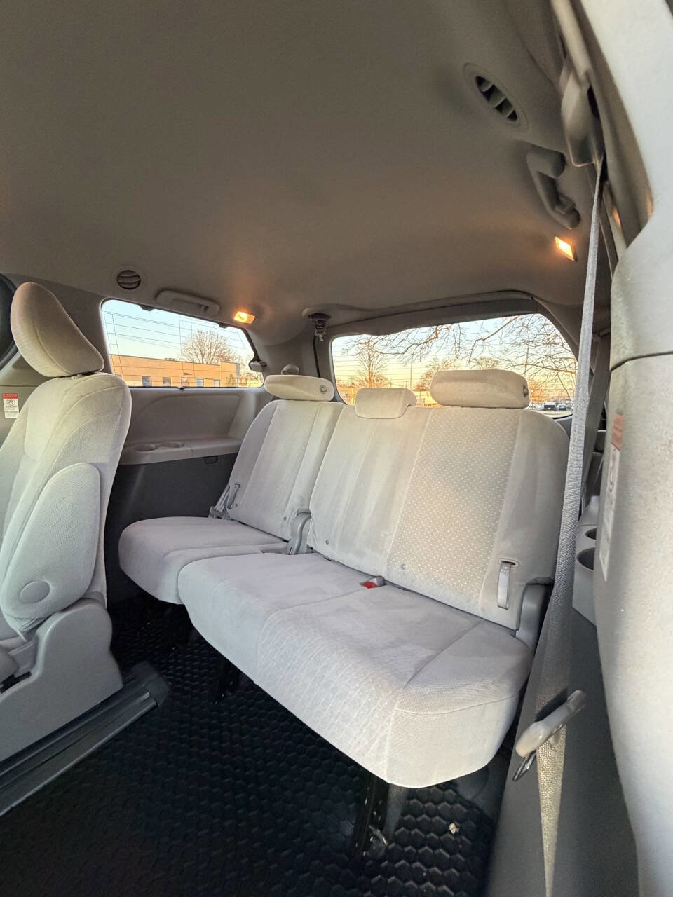 Used 2015 Toyota Sienna LE image 12