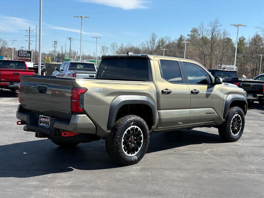 Used 2025 Toyota Tacoma TRD Off-Road AWD/4WD image 3