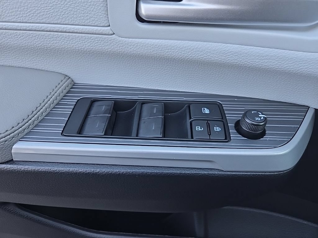 New 2026 Toyota Sienna XLE AWD/4WD image 18