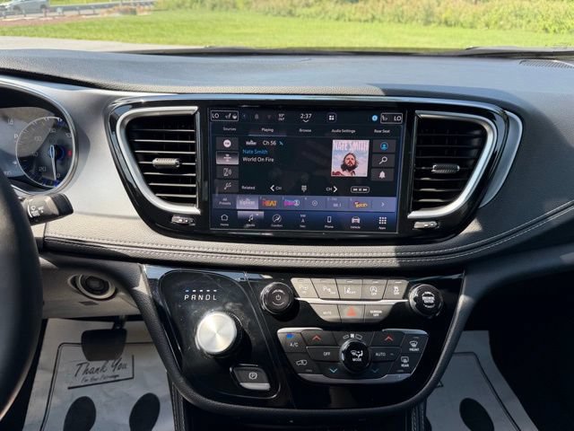 Used 2025 Chrysler Pacifica Limited w/ Uconnect Theater Family Group AWD/4WD image 15