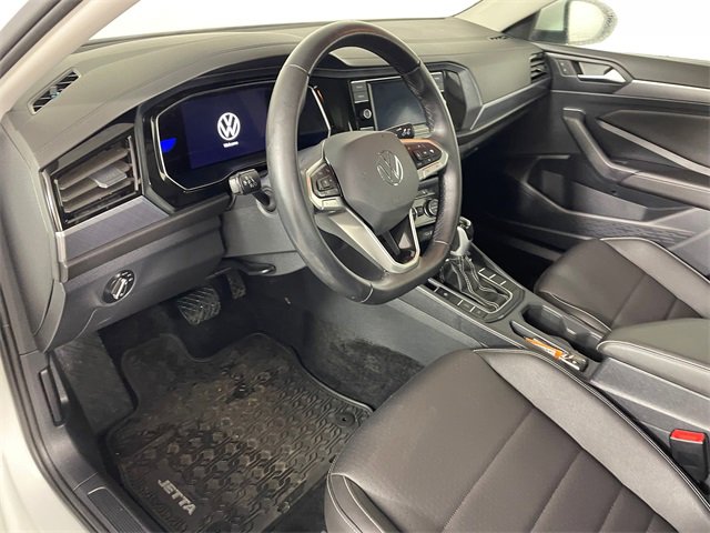 Used 2024 Volkswagen Jetta SE image 3