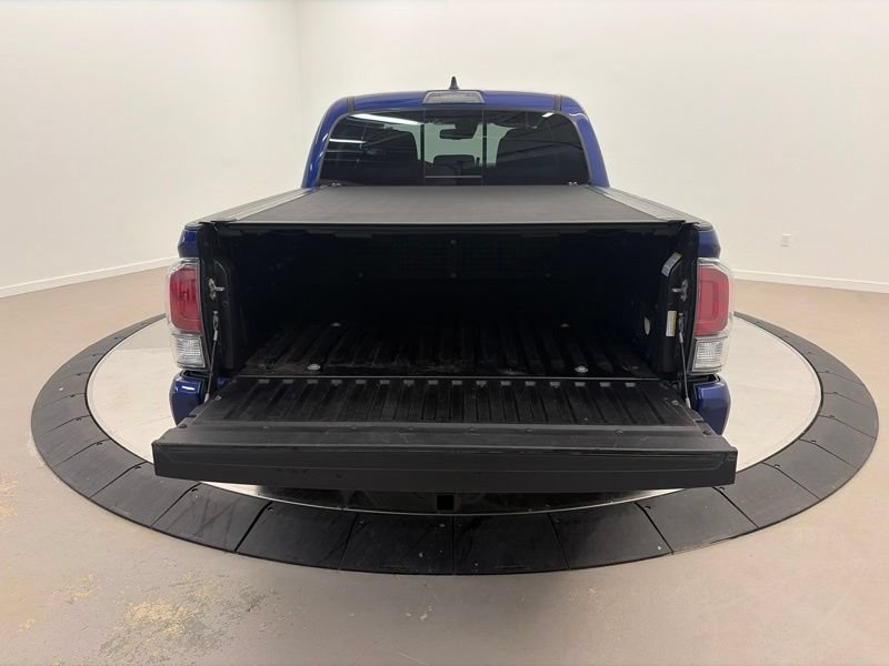 Used 2022 Toyota Tacoma TRD Off-Road w/ Technology Package AWD/4WD image 9