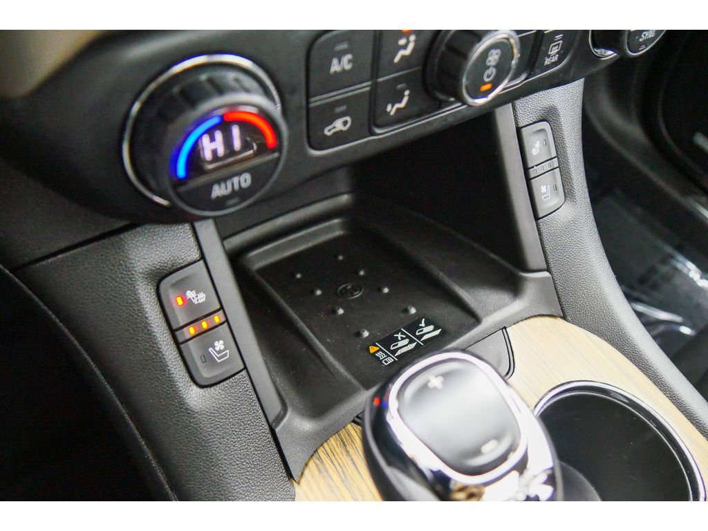 Used 2019 GMC Acadia Denali w/ Technology Package AWD/4WD image 25