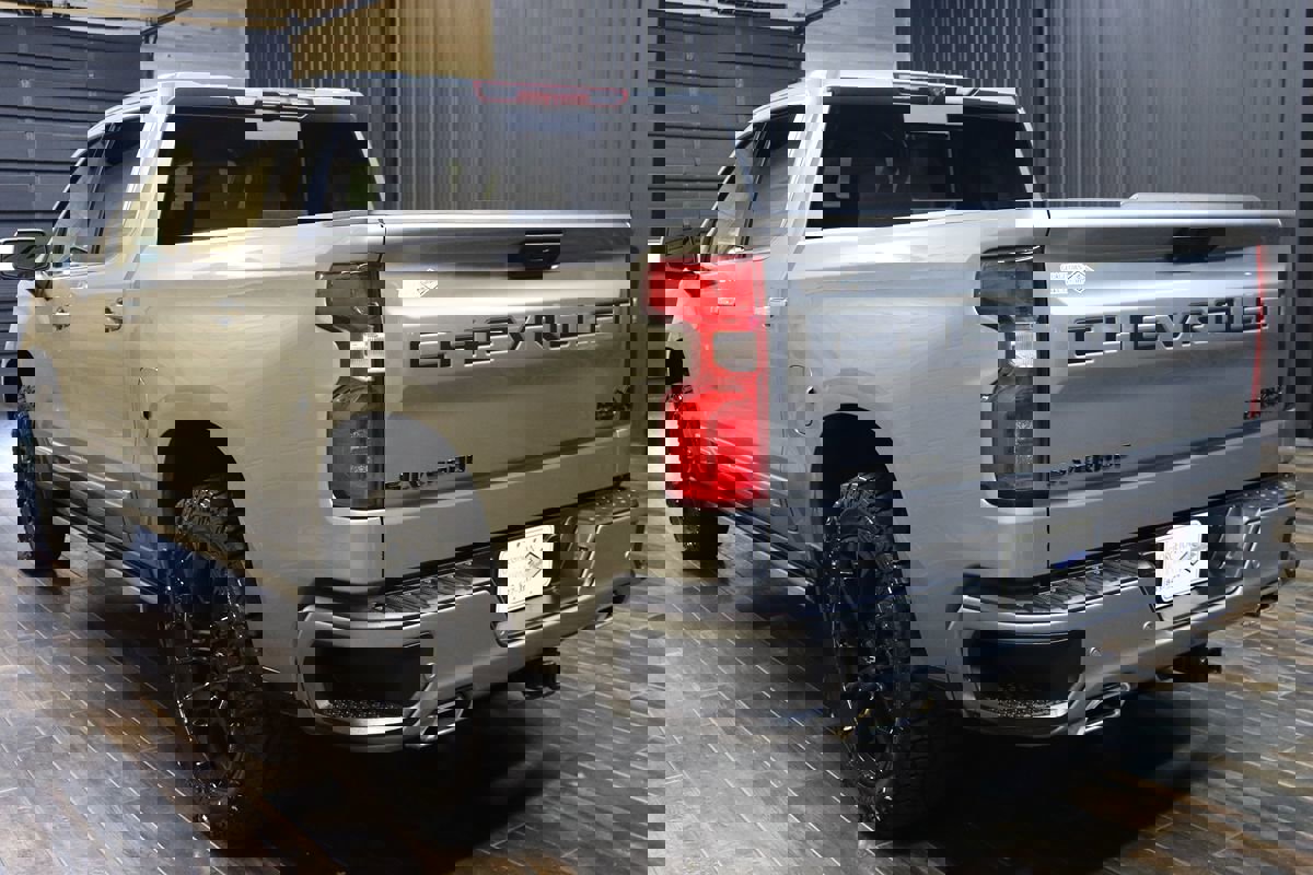 Used 2023 Chevrolet Silverado 1500 High Country w/ High Country Premium Package image 3