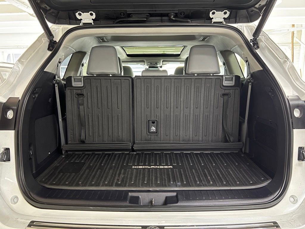 Used 2022 Toyota Highlander Platinum image 45