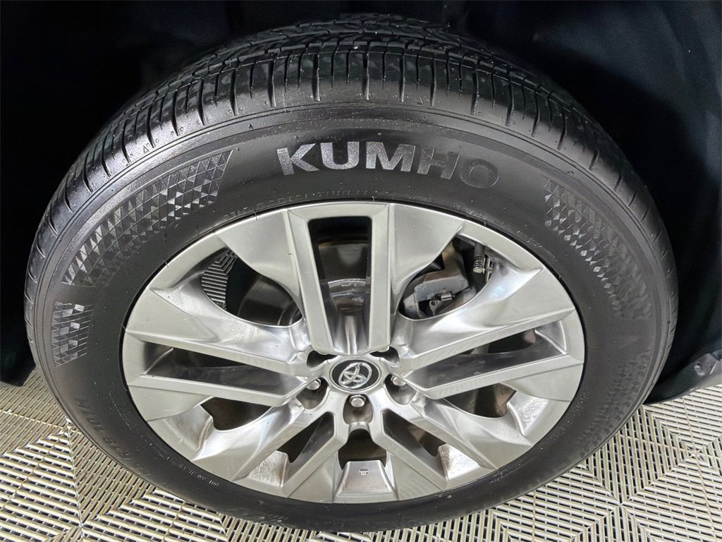 Used 2020 Toyota RAV4 XLE Premium image 13