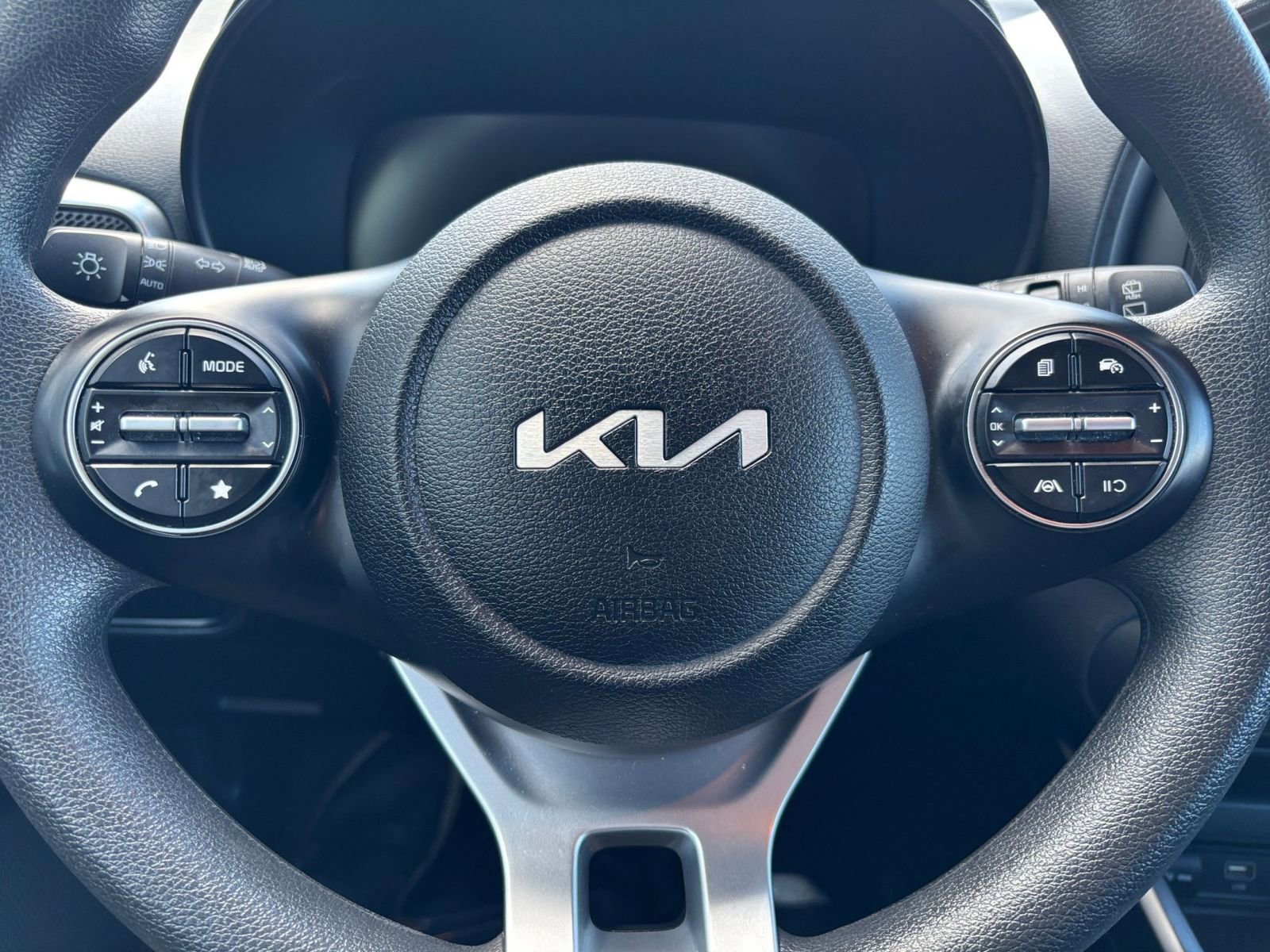 Used 2025 Kia Soul LX w/ LX Technology Package FWD image 25