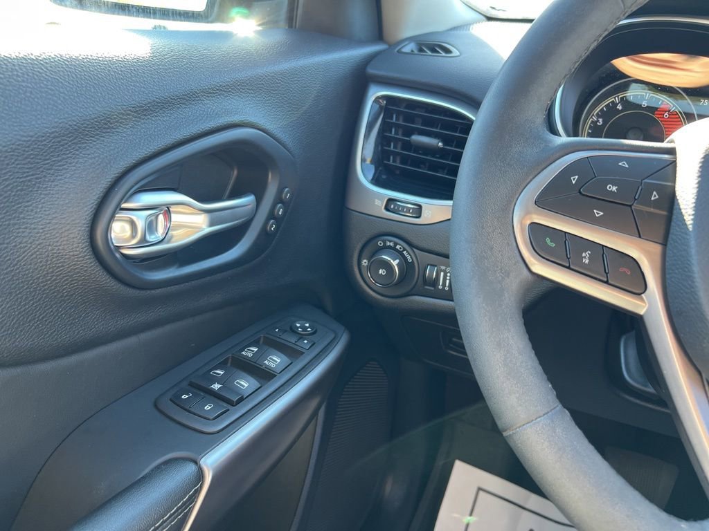 Used 2022 Jeep Cherokee Limited w/ Elite Package image 18