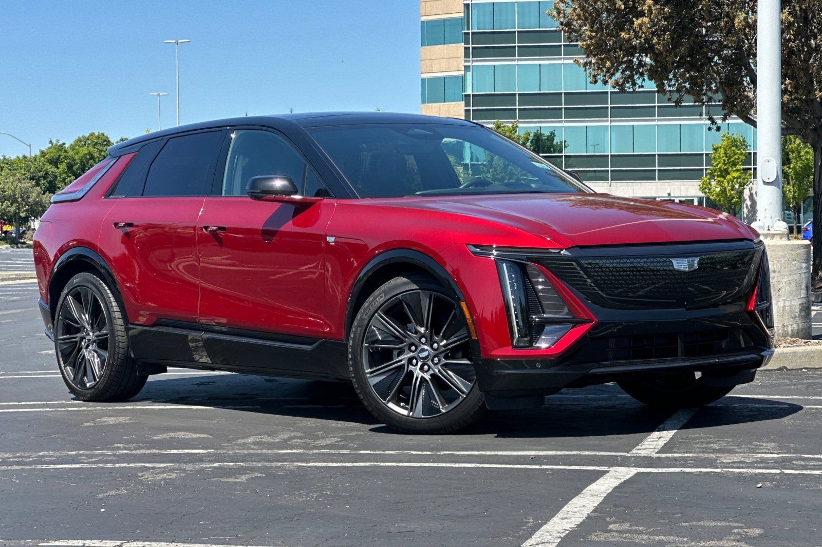 Certified 2026 Cadillac Lyriq Signature Sport w/ LPO, Floor Liner Package AWD/4WD image 1