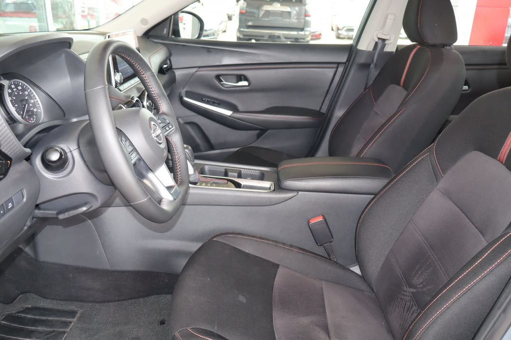Used 2025 Nissan Sentra SR FWD image 14