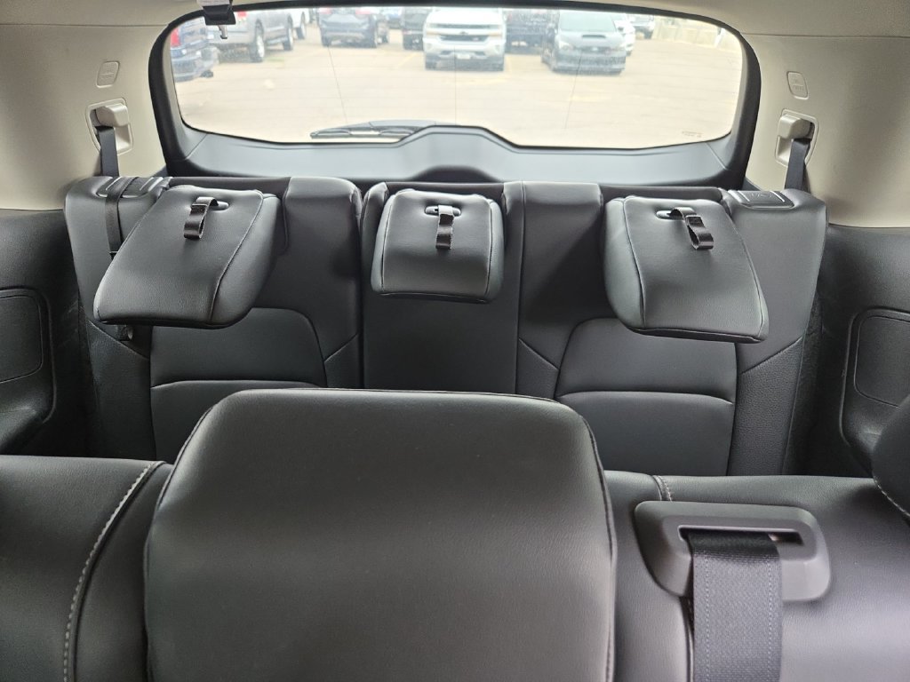 Used 2025 Nissan Pathfinder SL AWD/4WD image 16