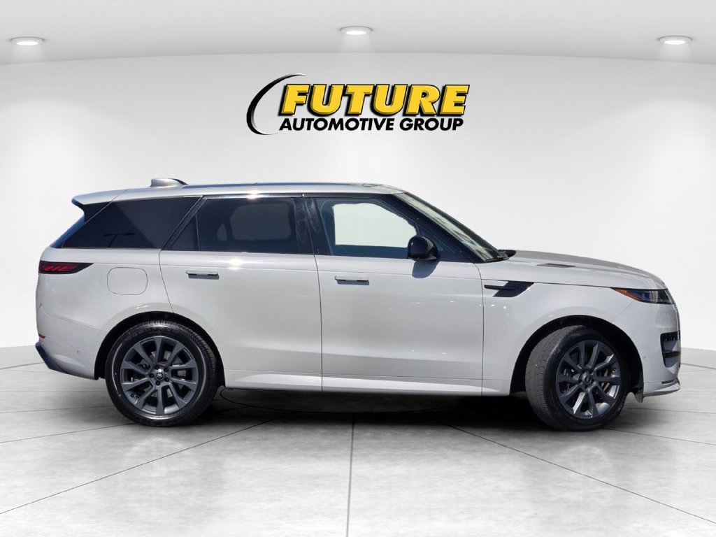 Used 2024 Land Rover Range Rover Sport Dynamic SE AWD/4WD image 3