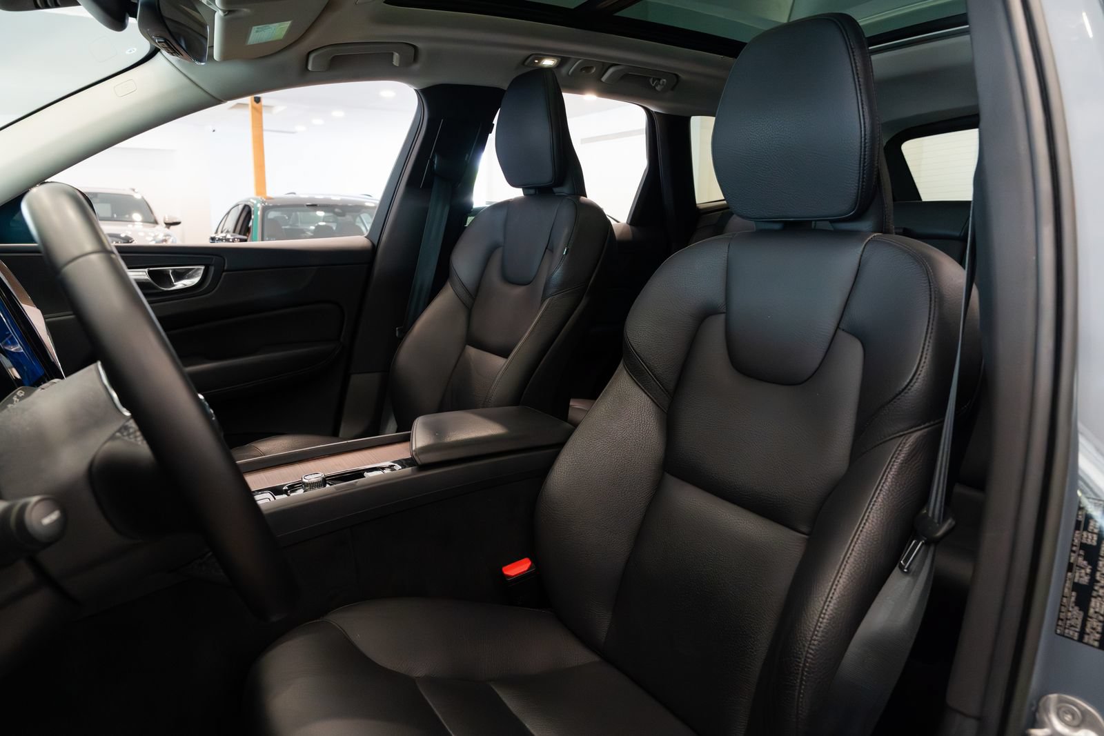 Used 2023 Volvo XC60 B5 Plus w/ Protection Package Premier AWD/4WD image 17