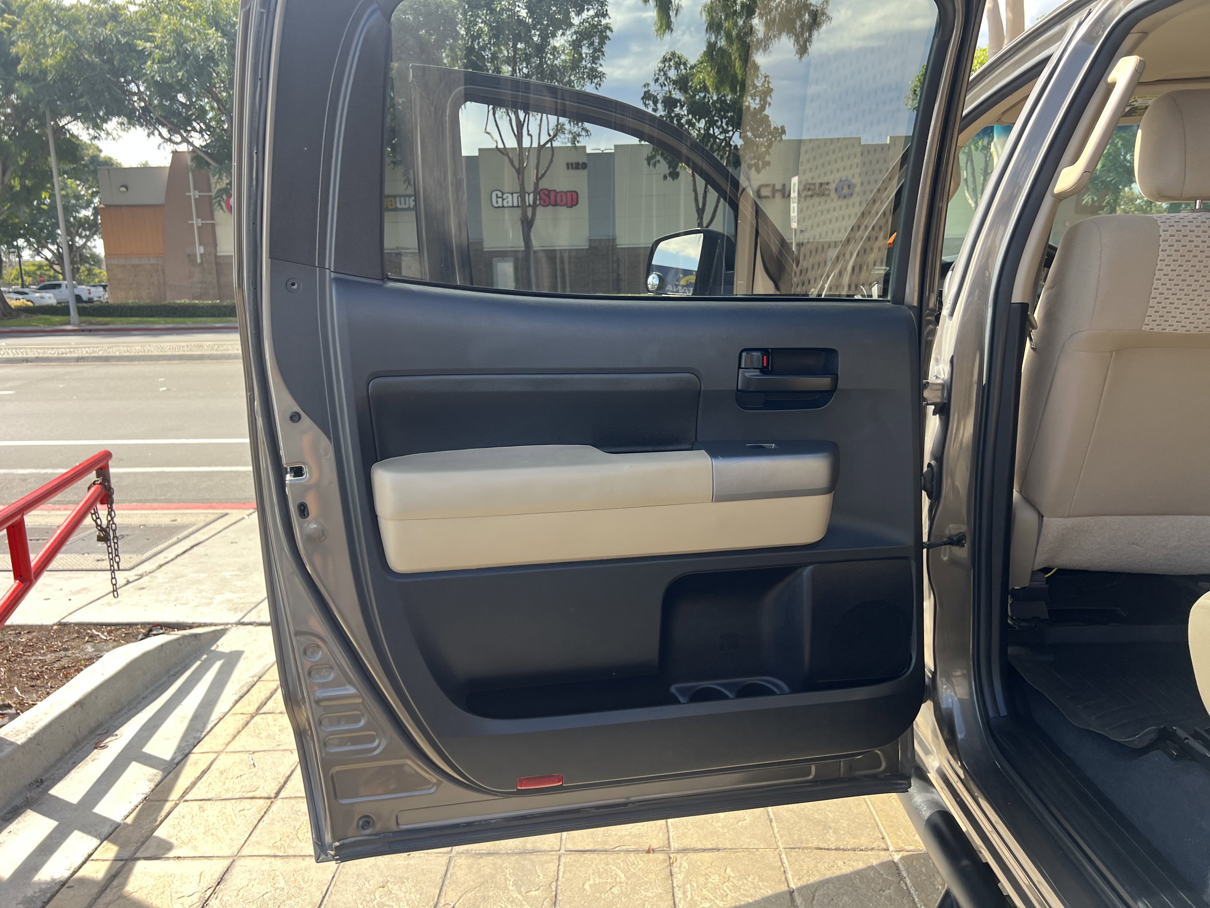 Used 2013 Toyota Tundra 4x4 CrewMax w/ SR5 Pkg image 34