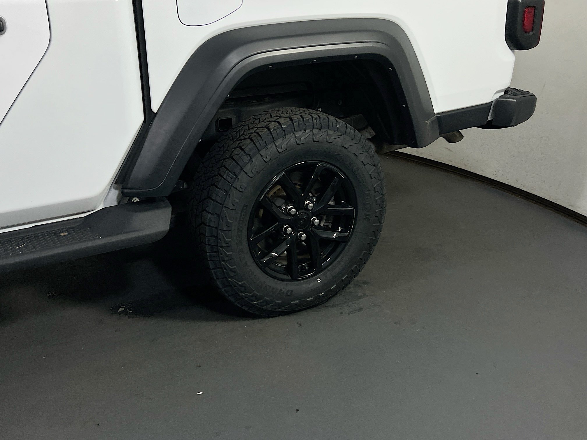 Used 2023 Jeep Gladiator Sport AWD/4WD image 29