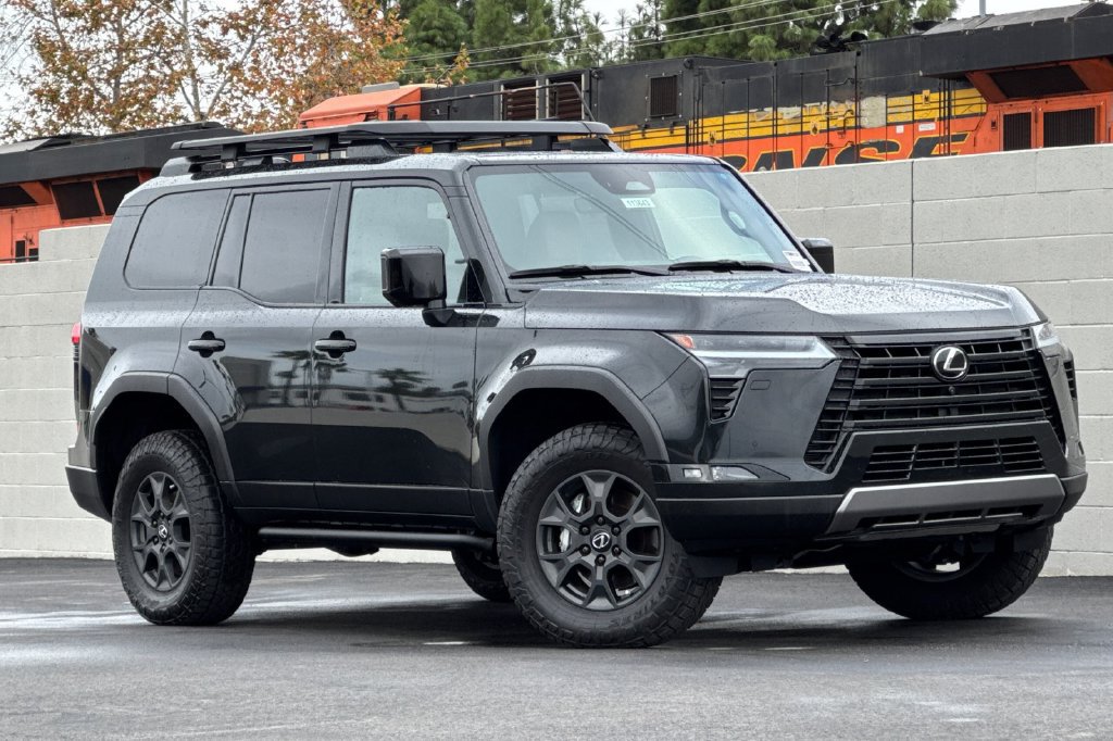 Used 2025 Lexus GX 550 w/ Accessory Package (32) AWD/4WD image 2