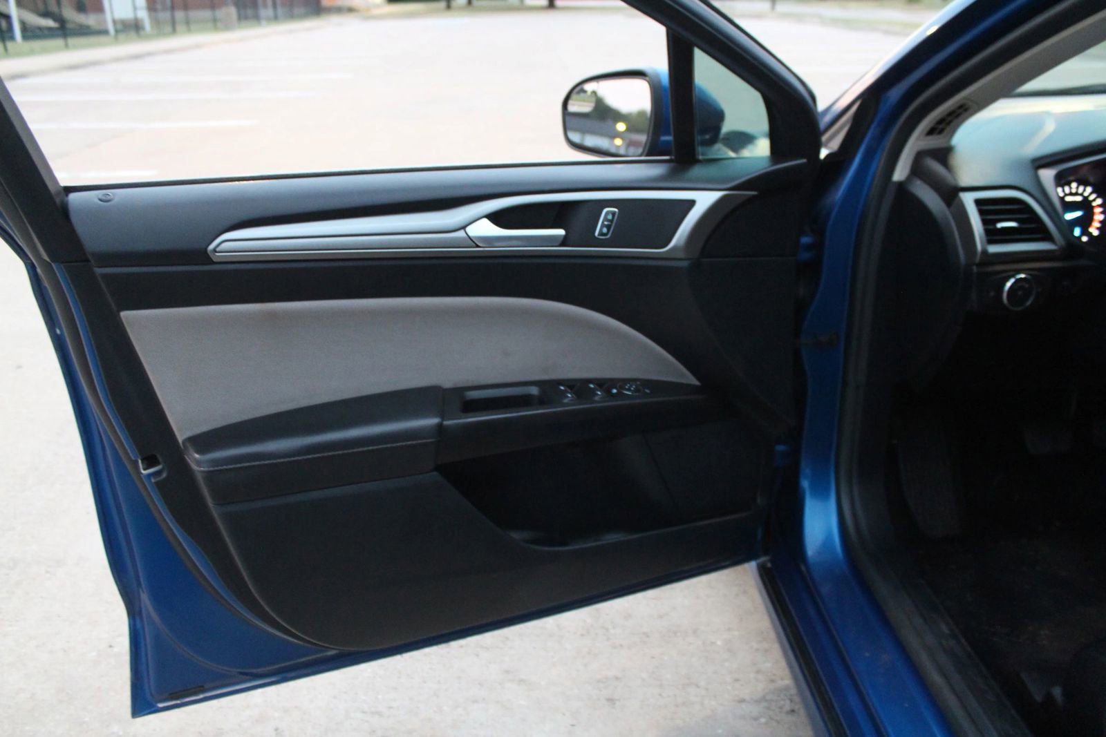 Used 2017 Ford Fusion S image 21