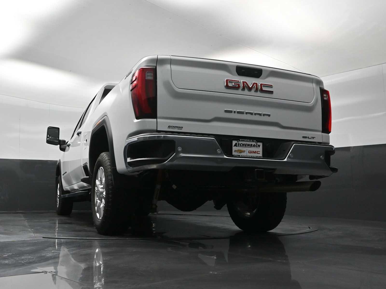 Used 2024 GMC Sierra 2500 SLT w/ SLT Premium Package image 28