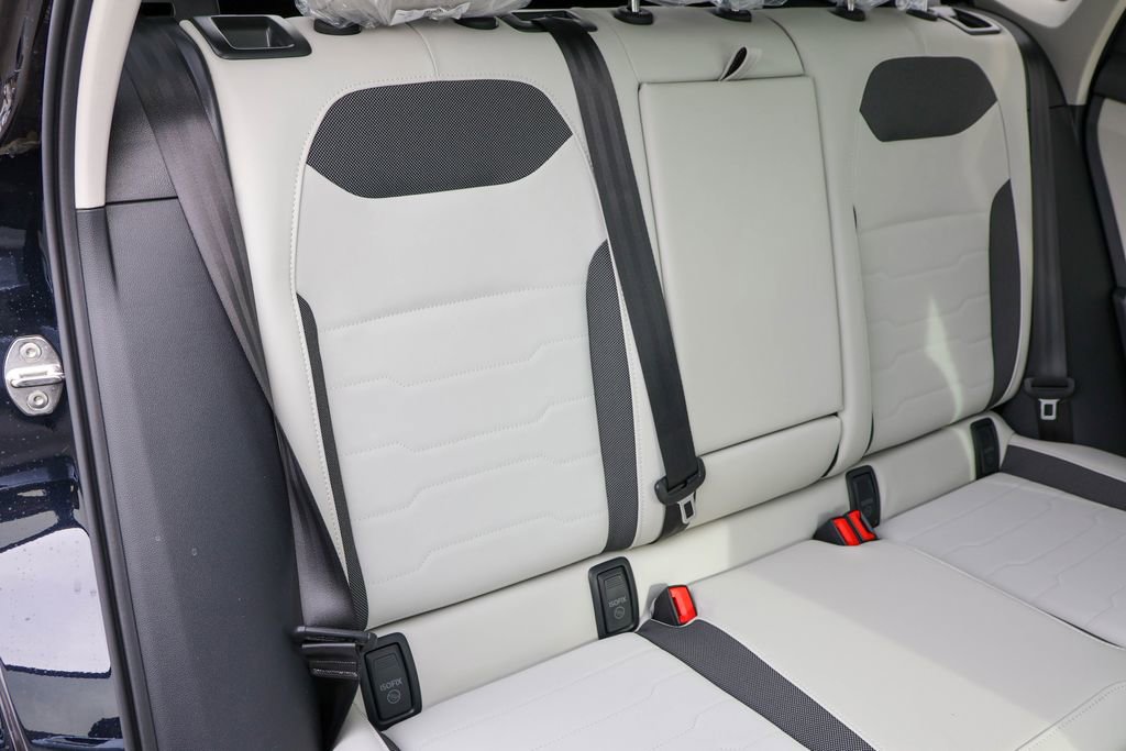 Used 2025 Volkswagen Taos SE image 34