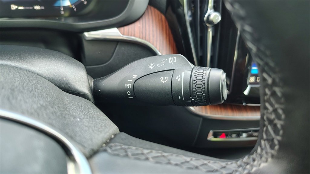 Certified 2023 Volvo XC60 B5 Plus w/ Climate Package image 15