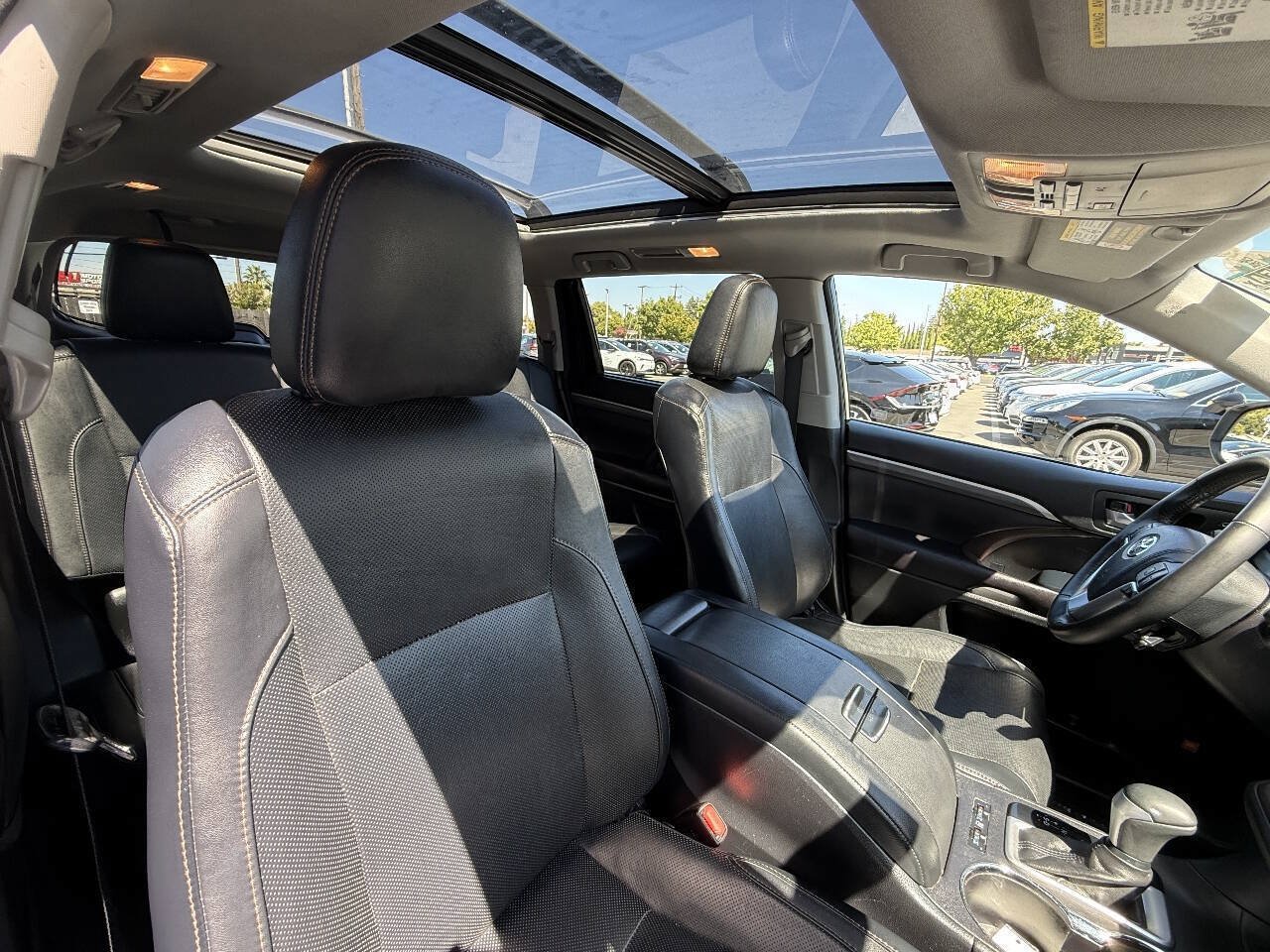 Used 2017 Toyota Highlander Limited Platinum AWD/4WD image 26