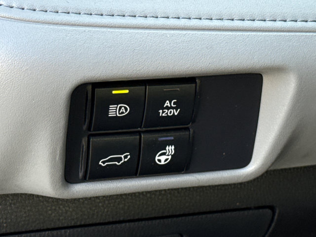 Used 2020 Toyota Highlander Limited FWD image 25