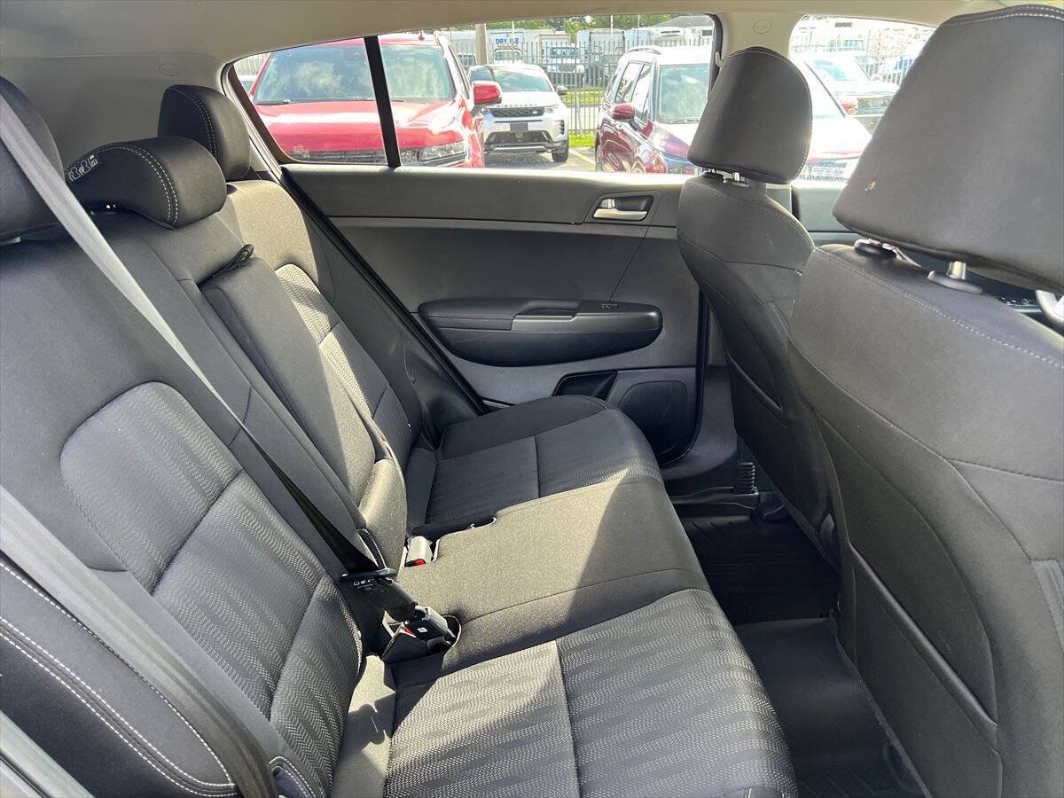 Used 2021 Kia Sportage LX AWD/4WD image 9