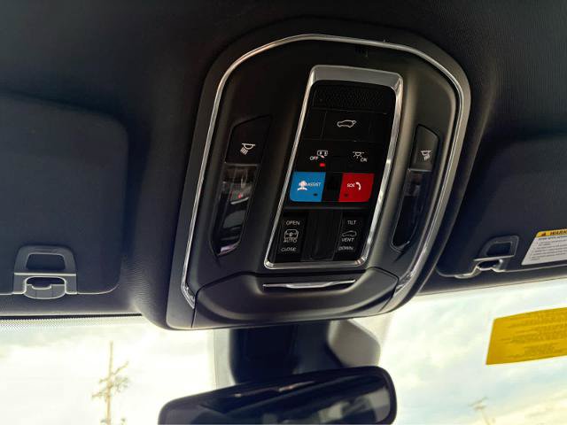 Used 2023 Jeep Grand Cherokee L Altitude AWD/4WD image 29