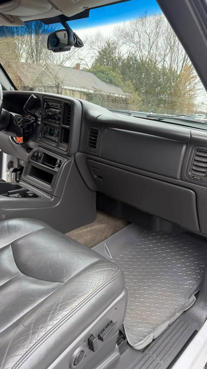 Used 2005 Chevrolet Silverado 2500 LT w/ Heavy-Duty Power Package image 23