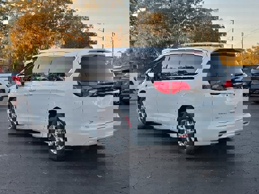 Used 2023 Chrysler Voyager LX image 13