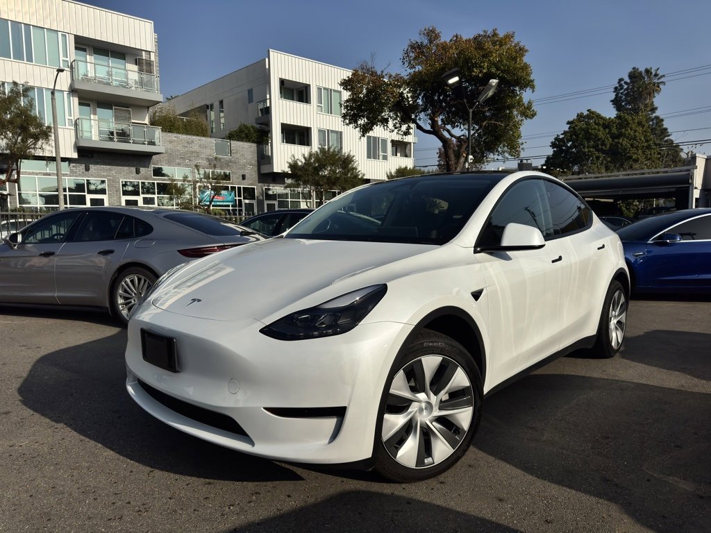 Used 2024 Tesla Model Y Long Range image 1