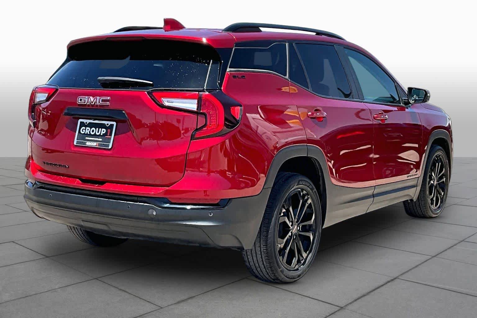 Used 2022 GMC Terrain SLE w/ Driver Convenience Package FWD image 12